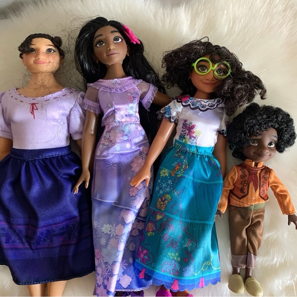 Disney Encanto 4 Pc Doll Set Mirabel, Isabela, Luisa and Antonio - Picture 4 of 9